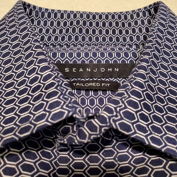 Sean John Men's Tailored Fit Dress Shirt in Size 15 1/2-32/33 Regular Fit - Picture 3 of 11